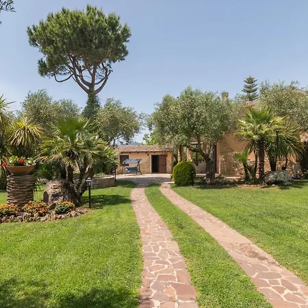 Dimora Patrizia With Pool - Happy Villa